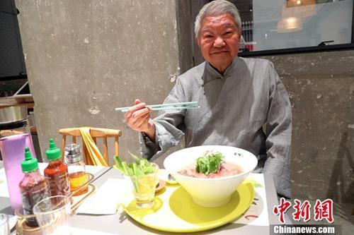 原料图:蔡澜。中新社记。者 洪少葵 摄