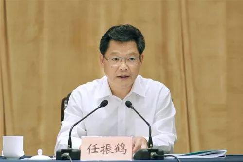 湖北鹤峰人,他早年长期在湖北工作,官至湖北省委常委,襄阳市委书记