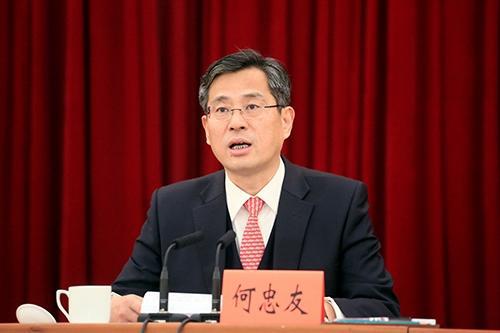 在英国美国进修过的政法委书记 去了中国最南端