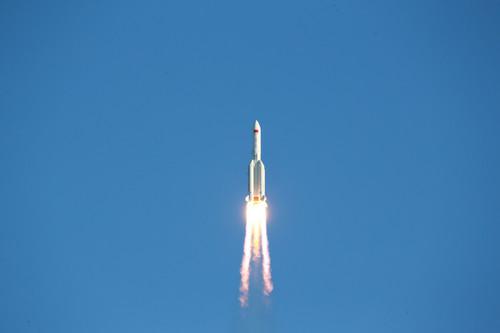 5月5日，为我国载人空间站工程研制的长征五号B运载火箭在海南文昌首飞成功，正式拉开我国载人航天工程“第三步”任务的序幕。新华社发