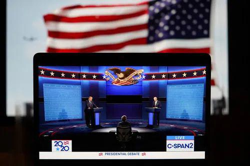 ▲9月29日，在美国弗吉尼亚州阿灵顿拍摄的视频画面显示，美国总统特朗普（左）与美国民主党总统候选人拜登参加2020年美国大选第一场总统候选人辩论。（新华社记者 刘杰 摄）