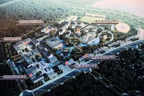 大连一大学城34名学生确诊，两所学校近2万人，学生在寝室上网课