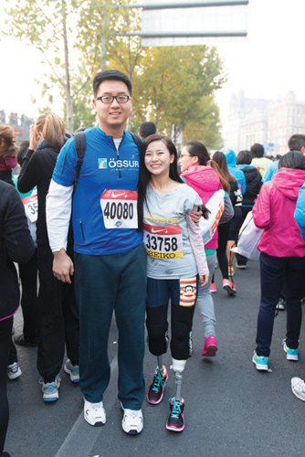 廖智和丈夫参加跑步比赛.