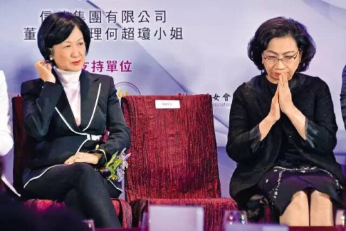 香港政商界已婚女士为何常“冠夫姓”? 叶刘淑仪(左)与梁唐青仪共同参加活动。(图/香港商报)
