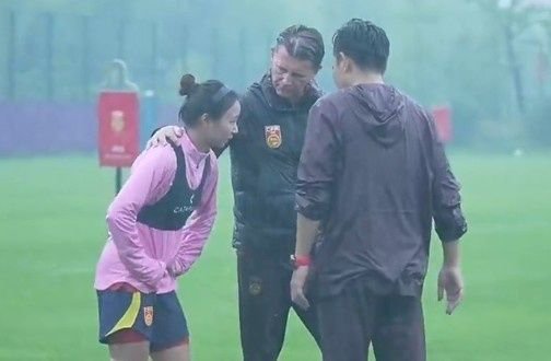 科林·贝尔：希望中国足球像中国呈现给世界的那样，有力量有活力