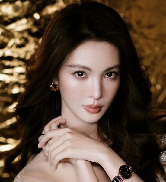 金晨被曝曾在绍兴涉嫌交通肇事逃逸让助理顶包，事发地附近村民称仍有印象：撞了一道墙