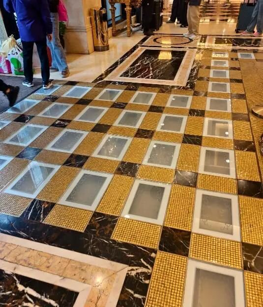 澳门一酒店大堂78公斤黄金被连夜撤走！工作人员回应