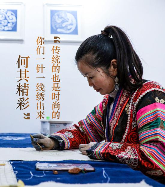  2月3日，苗族妇女在化屋村扶贫车间内制作蜡染。新华社记者 欧东衢 摄