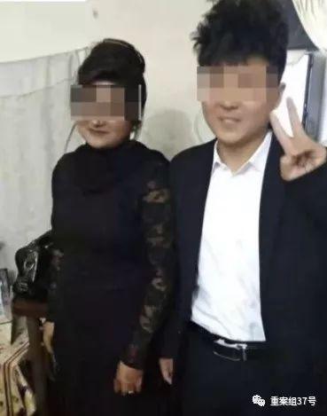 ▲王振杰与第他在巴基斯坦第一任“妻子”合影,他俩结婚第二天“妻子”借回门离开,不再出现。受访者供图