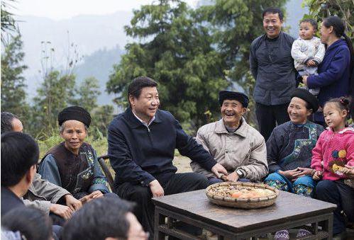  （图：2013年11月3日，习近平总书记在湖南考察时，在湘西十八洞村提出了“精准扶贫”的重要理念。）