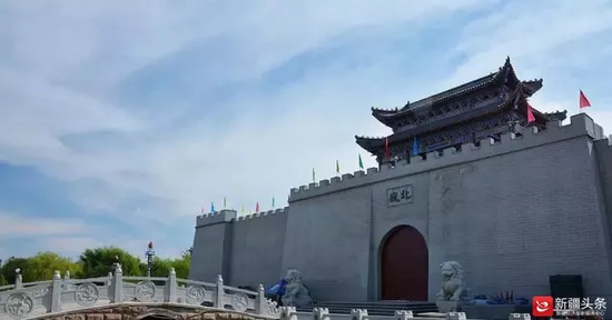 北庭镇依托北庭故城而设,古城的唐代陶器,土铜,西大寺的佛像,杯画