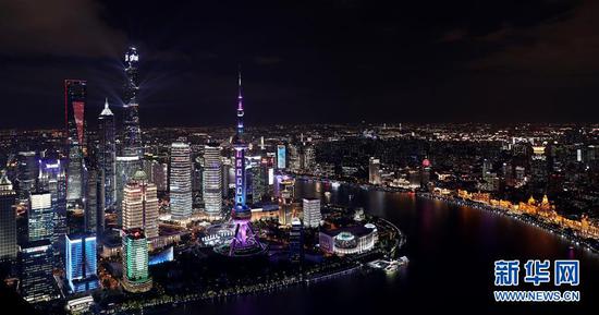  夜色中的上海浦东陆家嘴金融区（2018年11月1日摄）。新华社记者 方喆摄