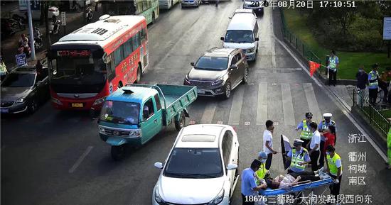 女子|27秒,14人救1条命!