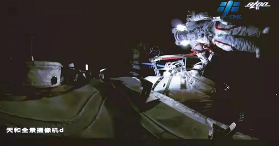 神舟十二号航天员乘组执行出舱活动