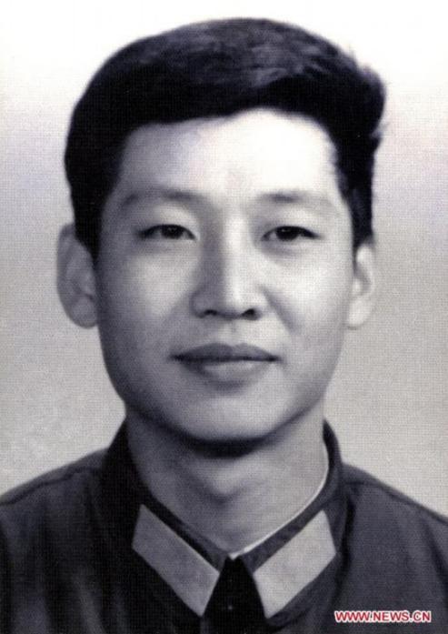1979年,在中央军委办公厅工作时的习近平