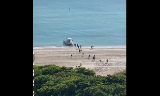 超20名海地移民乘船抵达美国海滩 均被逮捕