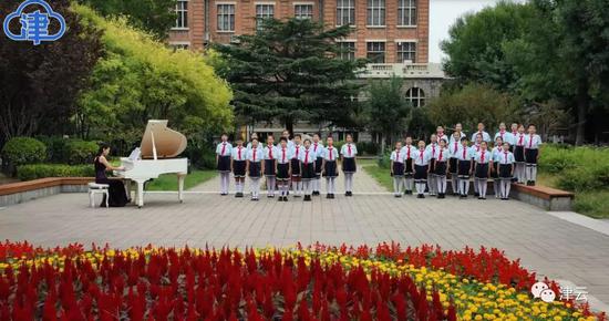 没有共产党就没有新中国 亿万群众唱响心中的赞歌