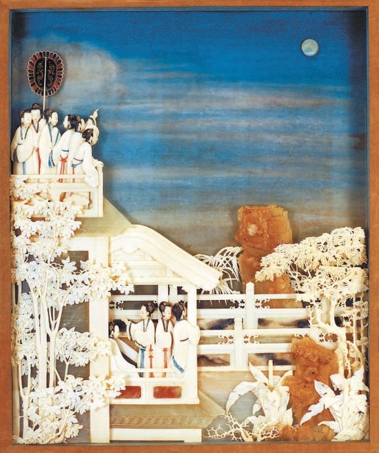  象牙雕《月曼清游图》之“琼台玩月”