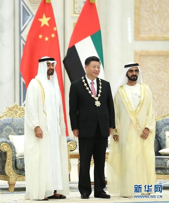 2018年7月20日，习近平被授予阿联酋国家最高荣誉勋章扎耶德勋章。新华社记者 庞兴雷 摄