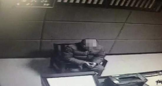 目前,嫌疑人徐某已被依法處以刑事強制措施。