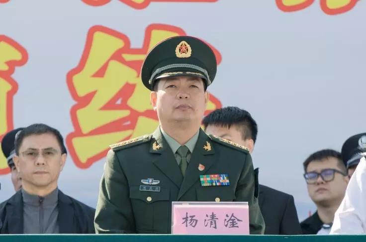  市委常委、珠海警备区司令员杨清淦