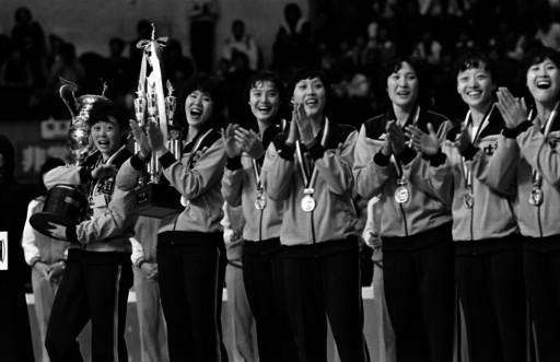1981年11月16日,在日本举行的第3届女子排球世界杯上,中国女排在战胜