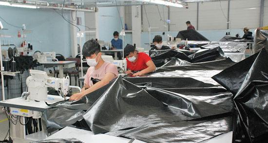 土耳其衬衫工厂改产装尸袋 欧洲国家急购100万个