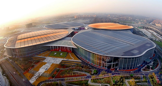 ↑2018年11月9日航拍的上海国家会展中心。2018年11月5日至10日，首届中国国际进口博览会在上海国家会展中心举行。