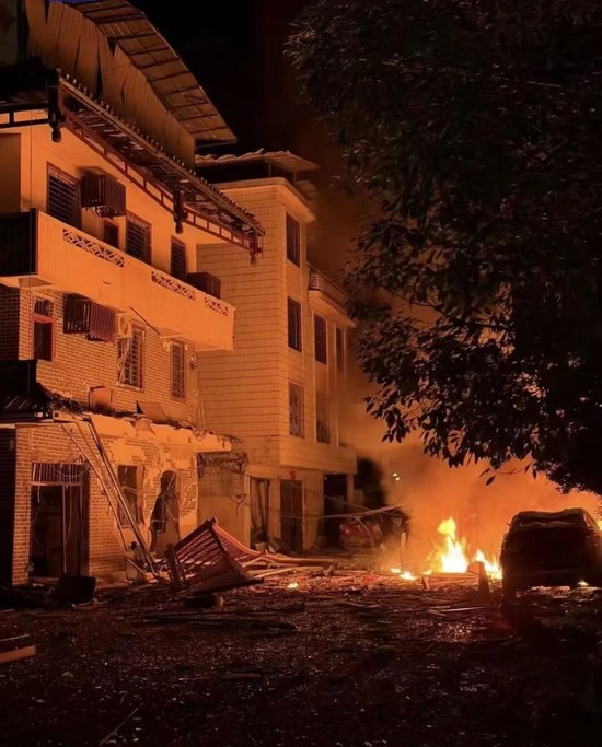 广西兴安爆炸已致7人遇难，附近居民：在楼顶看到两朵“蘑菇云”，救援人员很快就到了