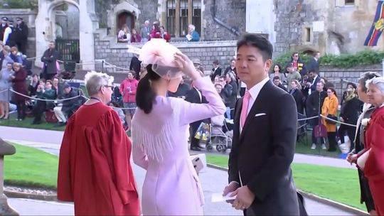 刘强东为何受邀参加尤金妮公主婚礼?英国王室回应