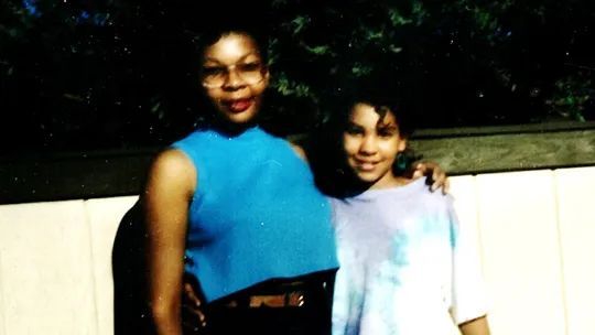 · 克鲁赞（右）和母亲。