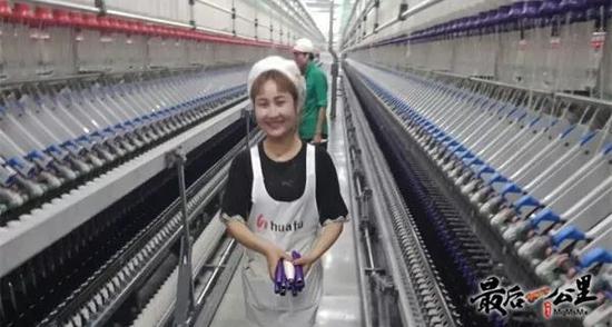 阿依古丽在工作车间。