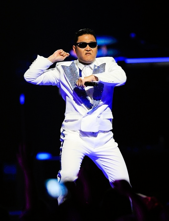 “鸟叔”被警方强制调查，曾因《江南style》红遍全球