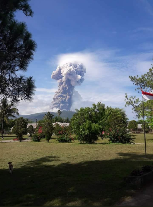 索普坦火山（来源：印度尼西亚国家灾害管理局）