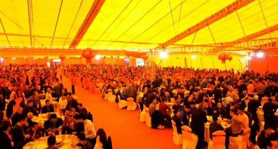 1月22日，嘉排村举办大型宴席，共350余桌，3500余人参加