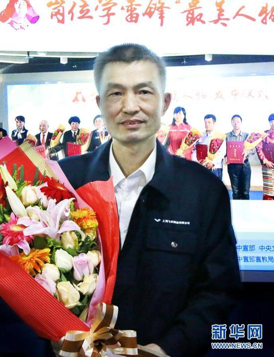 不久前,中国商飞上飞公司特级技师胡双钱作为产业工人代表,参加了浦东开发开放30周年庆祝大会。