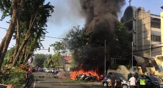 继而第二天上午8点50分,泗水市警察局又发生爆炸,目前至少已有 7人