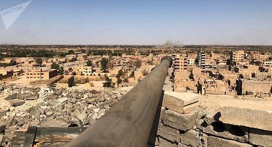  当地时间18日，美联军空袭叙利亚东部省份代尔祖尔。（俄罗斯卫星通讯社）