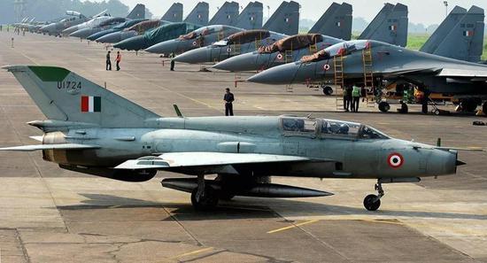 ▲印度空军米格-21与苏-30MKI战机群