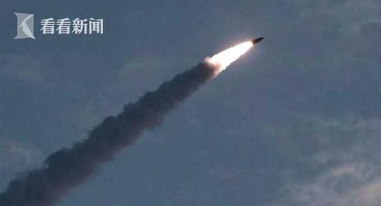 （7月25日 朝鲜发射近程弹道导弹照片）
