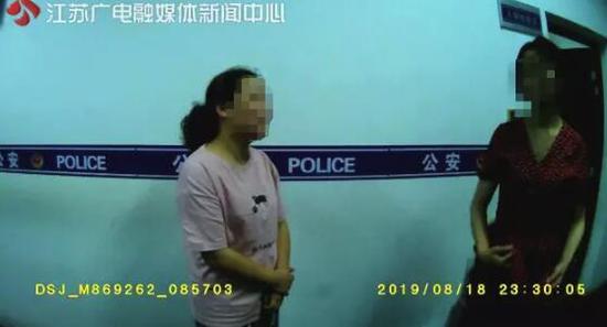 让座被打:好人难当?年轻女子高铁上让座未获感谢反遭殴打