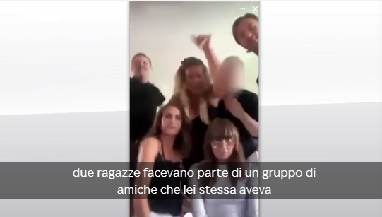 马林（左一）与友人热舞。图/意大利媒体视频截图