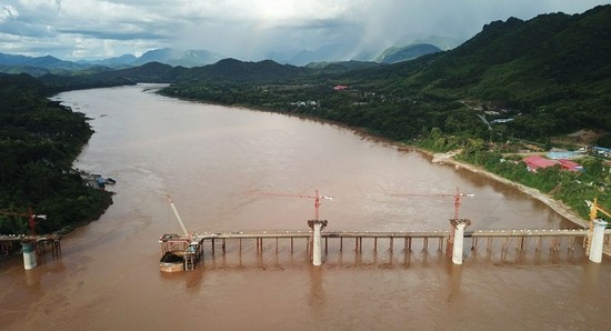 2018年7月11日，中老铁路跨湄公河特大桥主桥基础施工全面完成。