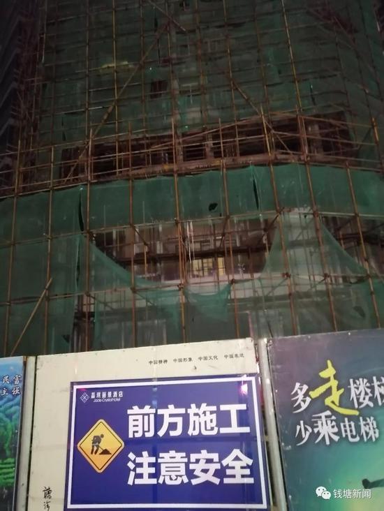 东莞:酒店组织卖7万次 有人称当年东莞有的这里都有 ▲晚上刚拍的大浪淘沙