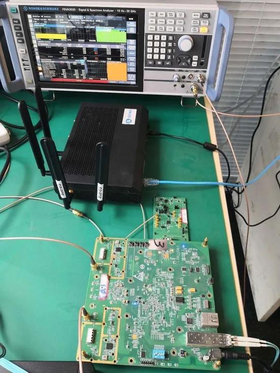 江苏:搭载我国首个自主研发面向设备商射频芯片的5g微基站&nbsp;(受访