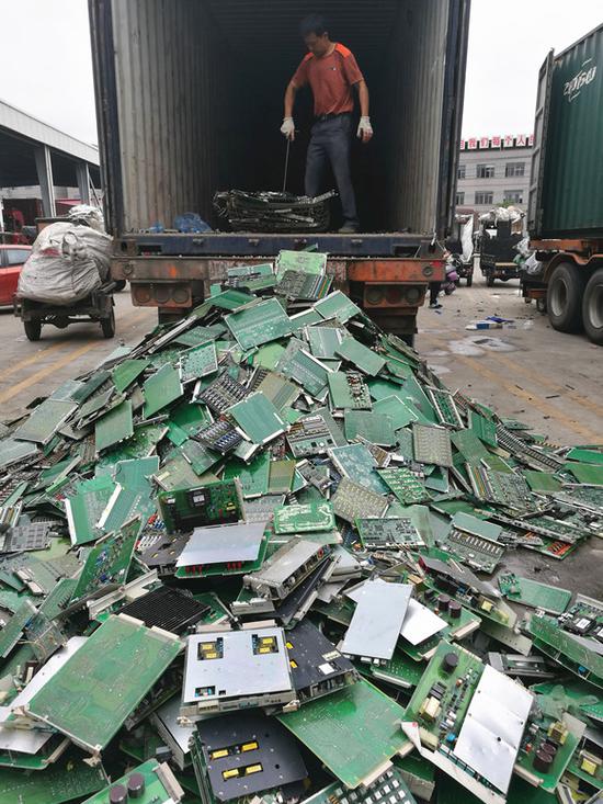 洋垃圾禁令下电子垃圾拆解第一镇的迷茫与转型