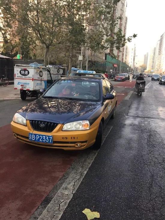 的哥滴滴评分只有6分 得知真相网友说再不给差评 图片来源:@蔡鸿岩
