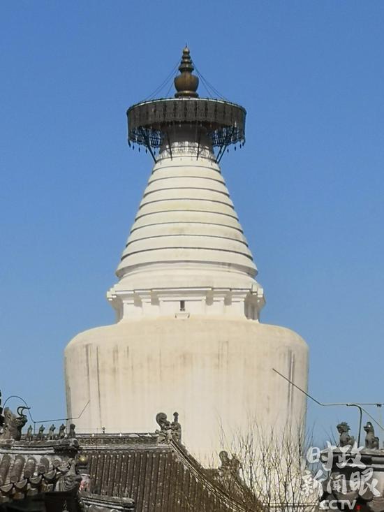 △北京妙应寺，又称白塔寺。元朝时，尼泊尔著名艺术家和建筑师阿尼哥在中国工作了几十年，主持修建了北京的白塔寺。白塔寺经过八年的设计施工，于1279年建成。（资料图片） 