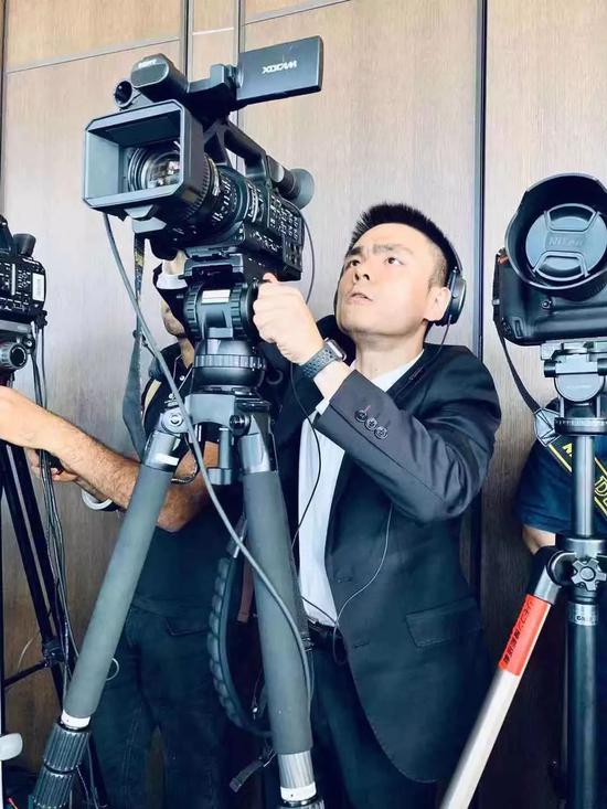 央视记者节献词:遍历山河 人间值得