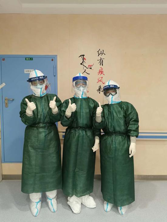 这支icu里的 红色娘子军 平均年龄仅26岁 手机新浪网